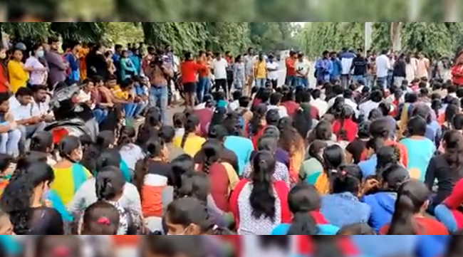 ವಿದ್ಯಾರ್ಥಿನಿ ಮೇಲೆ BMTC ಬಸ್ ಹರಿದ ಪ್ರಕರಣ: ಮುಂದುವರಿದ ವಿದ್ಯಾರ್ಥಿಗಳ ಧರಣಿ