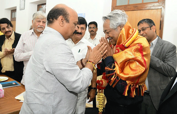 ವಾರ್ತಾ ಇಲಾಖೆಯ ನಾದದ ನವನೀತ ಸಾಕ್ಷ್ಯಚಿತ್ರಕ್ಕೆ ರಜತ ಕಮಲ ಗರಿ: ನಿರ್ದೇಶಕ ಗಿರೀಶ್ ಕಾಸರವಳ್ಳಿಗೆ ಸಿಎಂ ಸನ್ಮಾನ