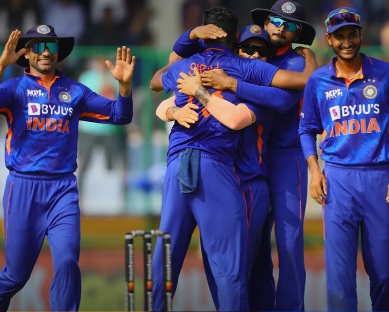 ಮೂರನೇ ಏಕದಿನ: ಭಾರತ ವಿರುದ್ಧ ದಕ್ಷಿಣ ಆಫ್ರಿಕಾ 99 ರನ್‌ಗೆ ಆಲೌಟ್