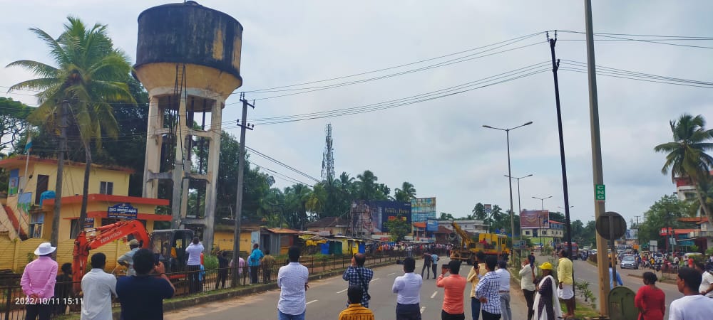 ಕೋಟೇಶ್ವರ ಗ್ರಾ.ಪಂ. ಎದುರಿನ ನಿರುಪಯುಕ್ತ ಬೃಹತ್ ಟ್ಯಾಂಕ್ ತೆರವು