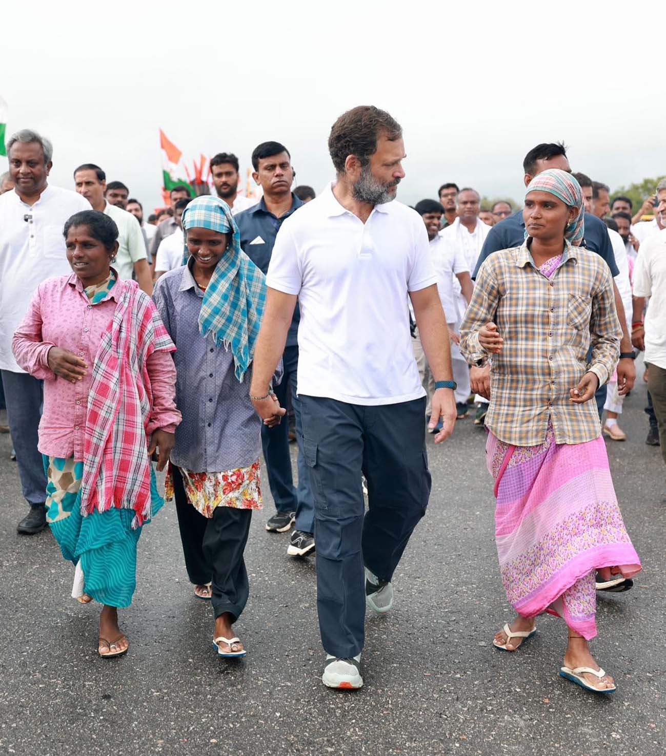 ಚಿತ್ರದುರ್ಗ: ಮಹಿಳಾ ಪ್ರತಿನಿಧಿಗಳೊಂದಿಗೆ ರಾಹುಲ್ ಗಾಂಧಿ ಸಂವಾದ