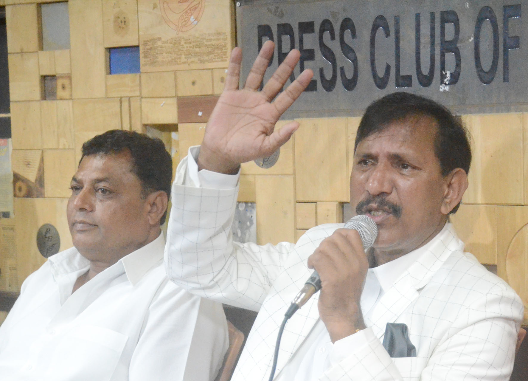 ಮಾಜಿ ಶಾಸಕ ಆರ್.ವಿ. ದೇವರಾಜ್ ತಂಡದಿಂದ ಕಿರುಕುಳ: ಕೆಜಿಎಫ್ ಬಾಬು ಆರೋಪ