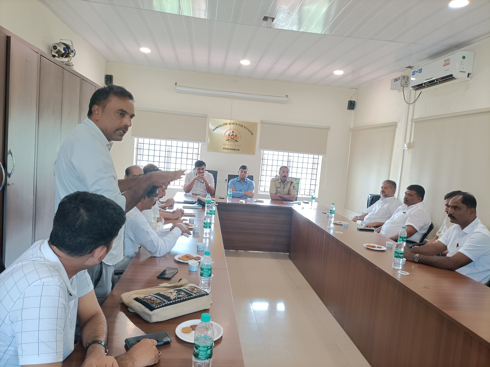 ಶೀಘ್ರವೇ ಸುರತ್ಕಲ್ ಟೋಲ್ ಗೇಟ್ ತೆರವು; ಹೋರಾಟ ಕೈಬಿಡಿ: ಮಂಗಳೂರು ಎಸಿ ಮದನ್ ಮೋಹನ್ ಮನವಿ