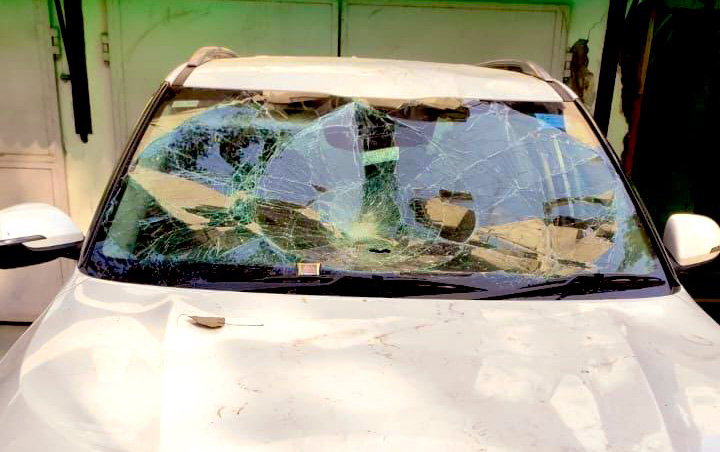 ದಿಲ್ಲಿ ಮಹಿಳಾ ಆಯೋಗ ಅಧ್ಯಕ್ಷರ ಮನೆ ಮೇಲೆ ದಾಳಿ; ಎರಡು ಕಾರುಗಳಿಗೆ ಹಾನಿ