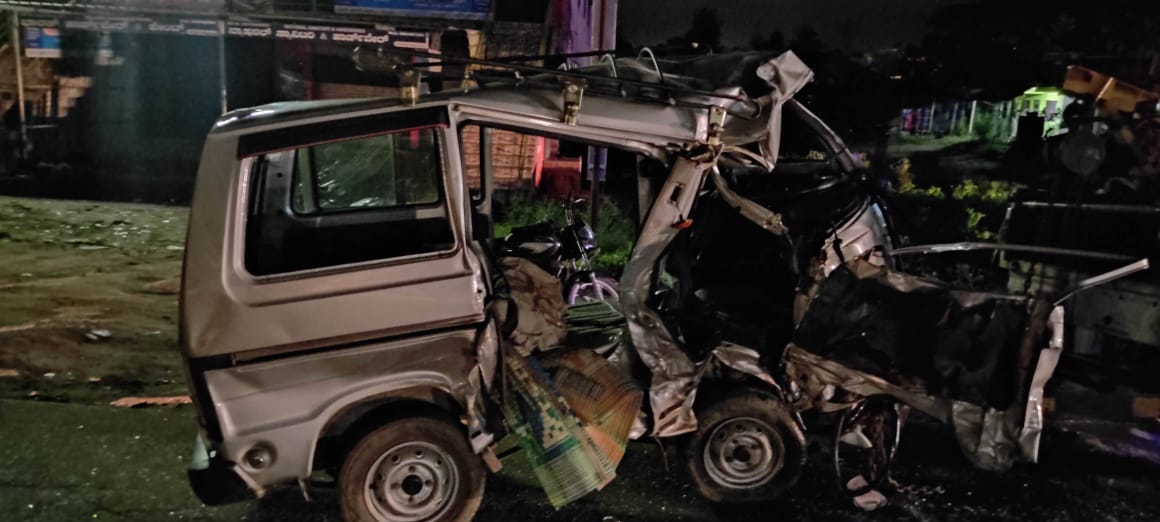 ಸಕಲೇಶಪುರ: ಪಿಕಪ್ - ಮಾರುತಿ ಓಮ್ನಿ ನಡುವೆ ಢಿಕ್ಕಿ: ನಾಲ್ವರಿಗೆ ಗಾಯ