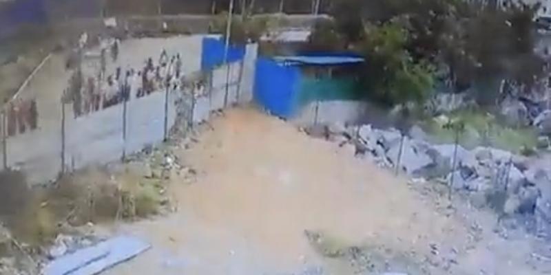 ಹೈದರಾಬಾದ್:ಬಲವಂತದಿಂದ ಮಸೀದಿಗೆ ನುಗ್ಗಿ ಹಿಂದು ಧಾರ್ಮಿಕ ವಿಧಿಗಳನ್ನು ನಡೆಸಿದ ಗುಂಪು