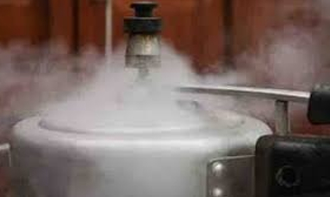 ಚಿಕ್ಕಮಗಳೂರು: ಶಾಲೆಯಲ್ಲಿ ಕುಕ್ಕರ್ ಸಿಡಿದು ಬಾಲಕಿ ಗಂಭೀರ