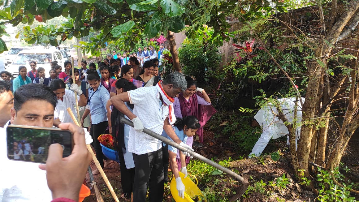 ಉಡುಪಿ: ಸ್ವಚ್ಛತಾ ಆಂದೋಲನ ಕಾರ್ಯಕ್ರಮಕ್ಕೆ ಸಚಿವ ಕೋಟ ಶ್ರೀನಿವಾಸ ಪೂಜಾರಿ ಚಾಲನೆ