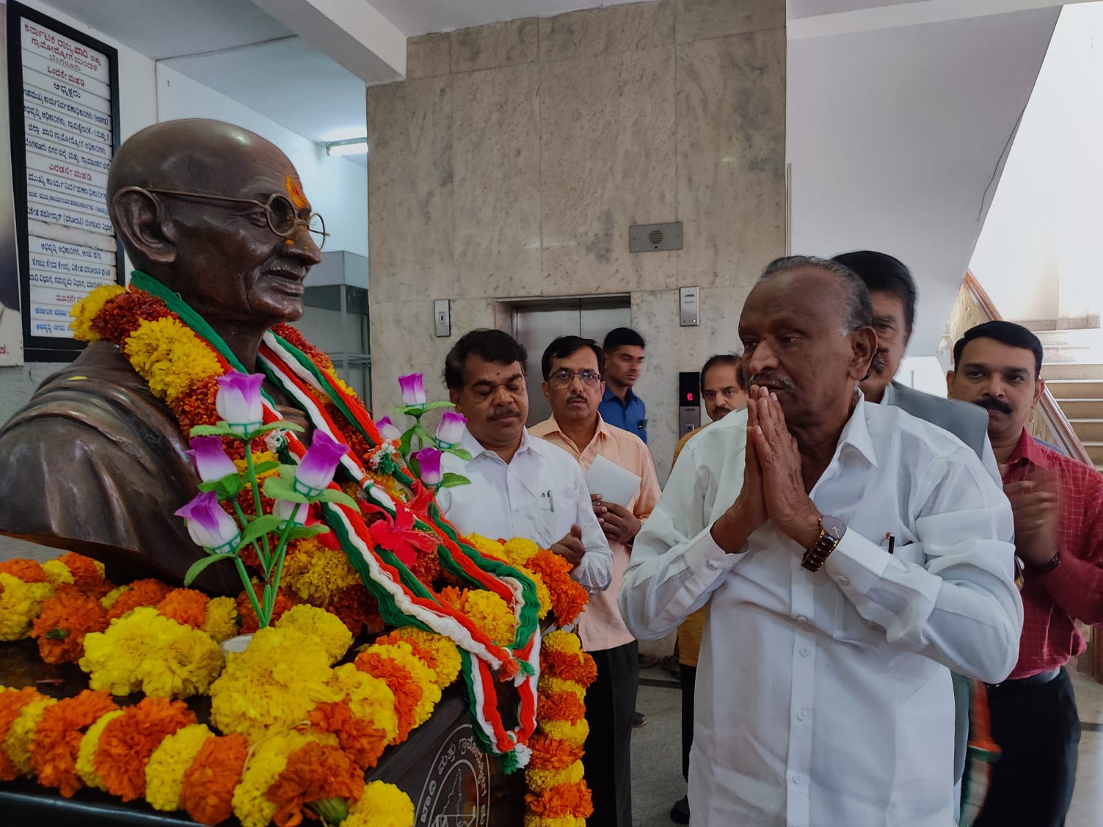 ಗಾಂಧೀಜಿ, ಲಾಲ್ ಬಹದ್ದೂರ್ ಶಾಸ್ತ್ರಿ ಅವರ ತತ್ವ, ಸಿದ್ಧಾಂತಗಳು ಮಾರ್ಗದರ್ಶಕವಾಗಲಿ: ಸಚಿವ ಎಂಟಿಬಿ ನಾಗರಾಜು