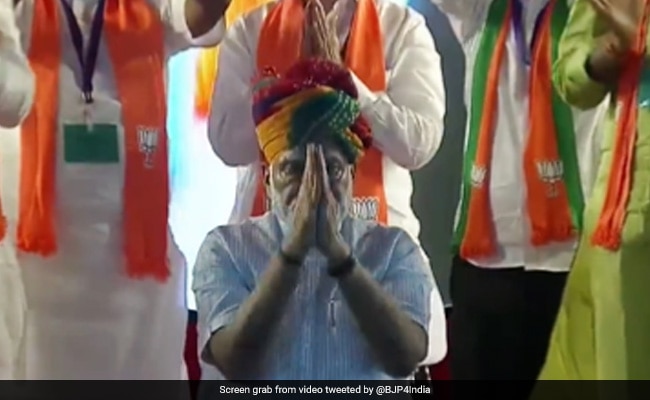 ನನಗಿಂತಲೂ ವಿನಮ್ರನಾಗಿ ಕಾಣಿಸಿಕೊಳ್ಳಲು ಬಯಸಿದ್ದಾರೆ: ಜನರ ಮುಂದೆ ಮಂಡಿಯೂರಿದ ಪ್ರಧಾನಿ ಕುರಿತು ಗೆಹ್ಲೋಟ್ ಟೀಕೆ