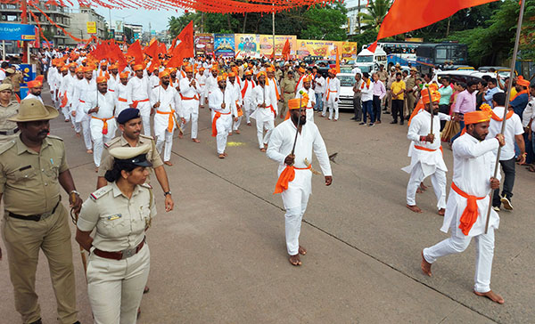 ಉಡುಪಿ: ದುರ್ಗಾ ದೌಡ್ ಮೆರವಣಿಗೆಯಲ್ಲಿ ತಲವಾರು ಪ್ರದರ್ಶನ; ಪ್ರಕರಣ ದಾಖಲಿಸಲು ವಿವಿಧ ಸಂಘಟನೆಗಳ ಒತ್ತಾಯ