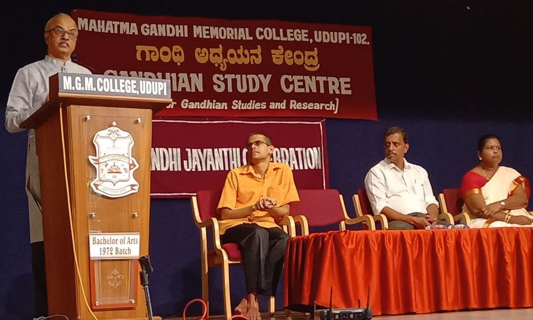 ವ್ಯಕ್ತಿತ್ವದ ವೈಭವೀಕರಣ, ಟೀಕೆ ಎರಡೂ ಸಲ್ಲದು: ಡಾ.ನಂದನ್ ಪ್ರಭು