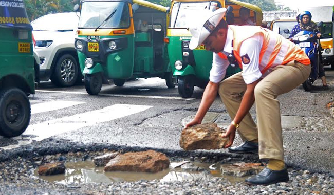 ರಸ್ತೆಗುಂಡಿ ಮುಚ್ಚದಿದ್ದರೆ, ಅಮಾನತ್ತು: ಅಧಿಕಾರಿಗಳಿಗೆ BBMP ಮುಖ್ಯ ಆಯುಕ್ತ ತುಷಾರ್ ಗಿರಿನಾಥ್ ಎಚ್ಚರಿಕೆ