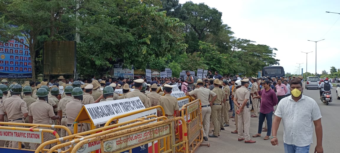 ಸುರತ್ಕಲ್ ಟೋಲ್ ಗೇಟ್ ವಿರೋಧಿ ಹೋರಾಟ ಸಮಿತಿ ವಿರುದ್ಧ ಎರಡು ಪ್ರಕರಣಗಳು ದಾಖಲು