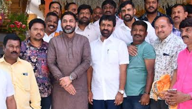 ಶಾಸಕ ನಾಗೇಂದ್ರ ಬಳಿ ಬಹಿರಂಗವಾಗಿ ಕ್ಷಮೆ ಕೇಳಿದ ಪ್ರೀತಂ ಗೌಡ