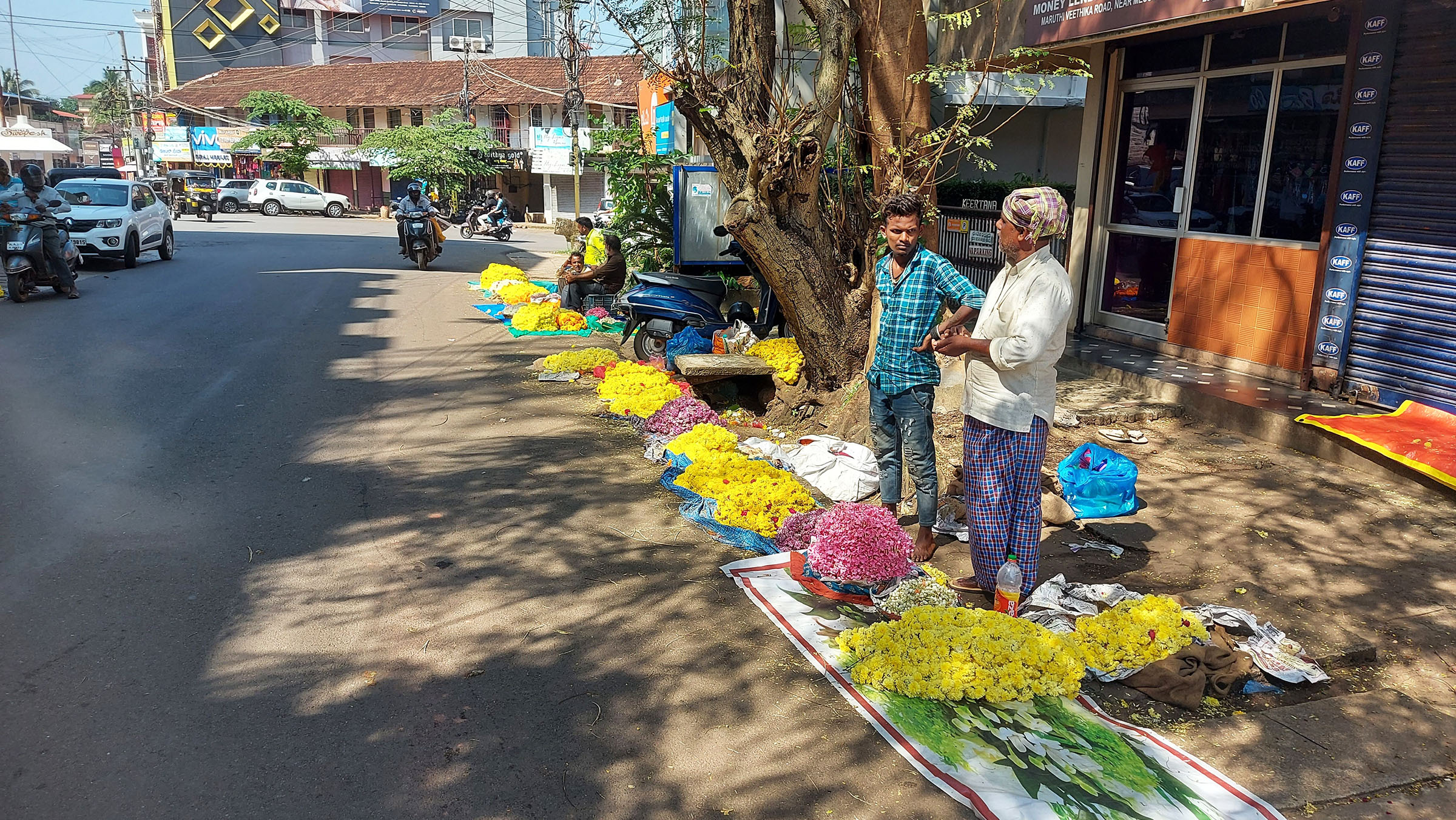 ದೀಪಾವಳಿ ಹಬ್ಬದ ಹೂವಿನ ವ್ಯಾಪಾರಕ್ಕೂ ಸೂರ್ಯಗ್ರಹಣ ಎಫೆಕ್ಟ್! ದೀಪಾವಳಿ ಹಬ್ಬದ ಹೂವಿನ ವ್ಯಾಪಾರಕ್ಕೂ ಸೂರ್ಯಗ್ರಹಣ ಎಫೆಕ್ಟ್!