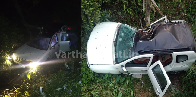 ಮೂಡಿಗೆರೆ: ಹೊಂಡಕ್ಕೆ ಬಿದ್ದ ಕಾರು, ಐವರಿಗೆ ಗಾಯ