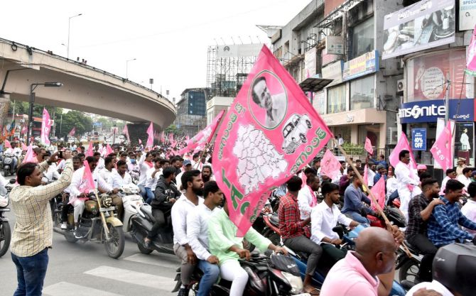 ಬಿಜೆಪಿ ಸೇರುವಂತೆ ಟಿಆರ್‌ಎಸ್ ಶಾಸಕರಿಗೆ ಆಮಿಷ ಒಡ್ಡಿದ ಮೂವರ ವಿರುದ್ಧ ಪ್ರಕರಣ ದಾಖಲು