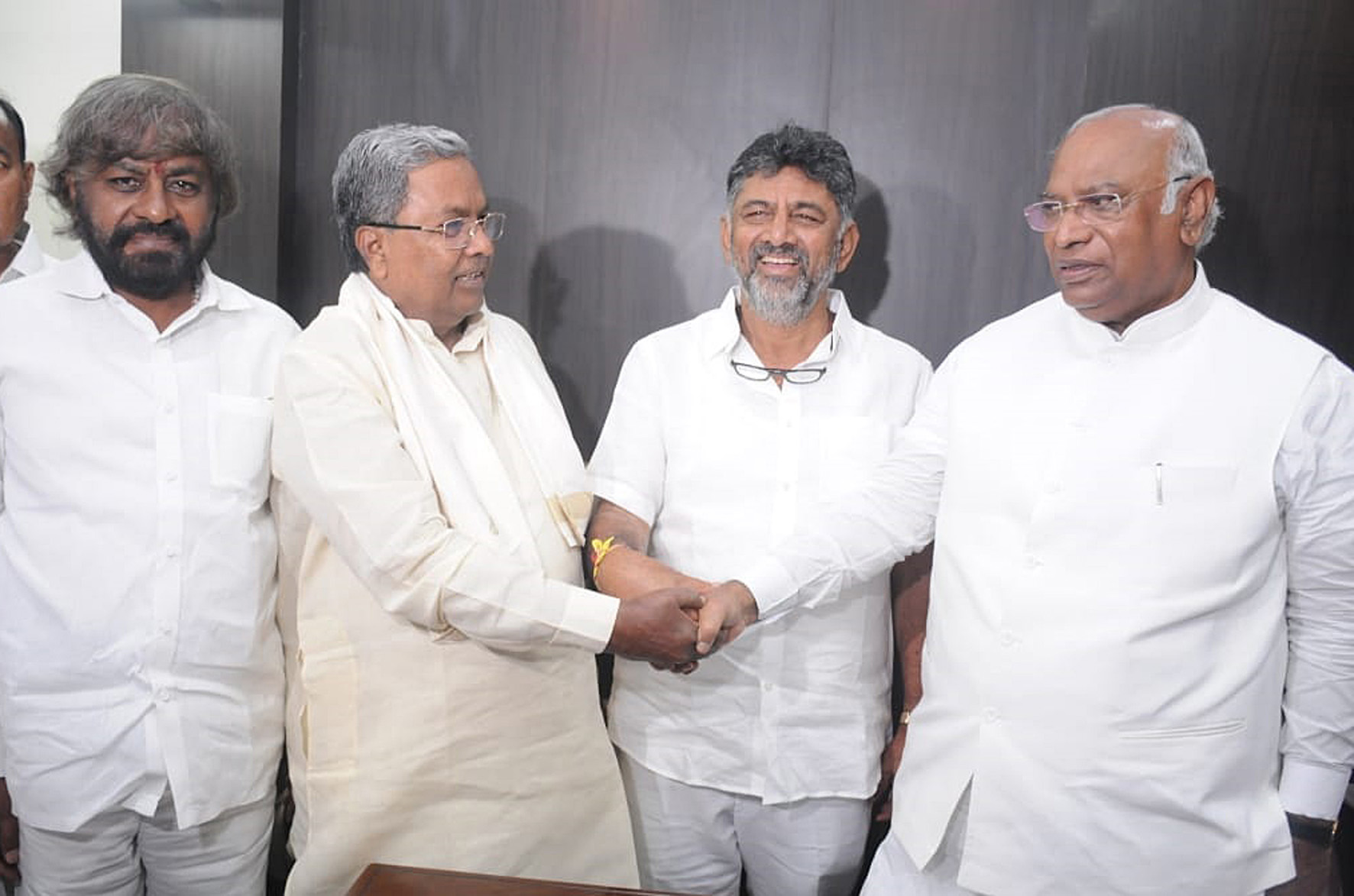 ನ.6ರಂದು ಬೆಂಗಳೂರಿಗೆ ಖರ್ಗೆ, ಅದ್ದೂರಿ ಸ್ವಾಗತಕ್ಕೆ ನಿರ್ಧಾರ: ಕೆಪಿಸಿಸಿ ಅಧ್ಯಕ್ಷ ಡಿ.ಕೆ.ಶಿವಕುಮಾರ್