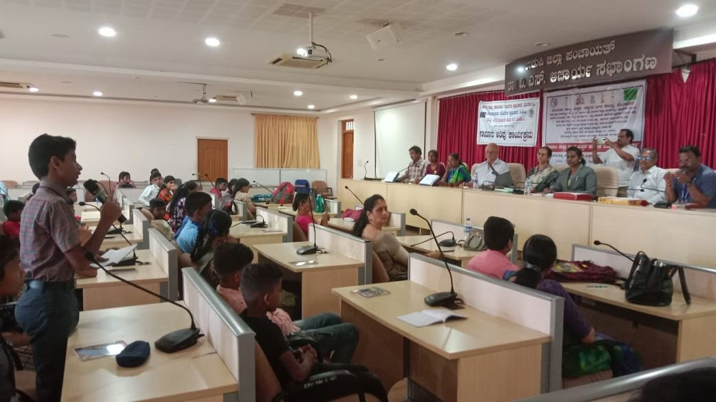 ನಗರ ಪ್ರದೇಶದಲ್ಲಿ ಮಕ್ಕಳ ಗ್ರಾಮಸಭೆ ಯಾಕ್ಕಿಲ್ಲ?: ಮಕ್ಕಳ ಹಕ್ಕುಗಳ ಸಂಸತ್‌ನಲ್ಲಿ ಅಧಿಕಾರಿಗಳಿಗೆ ಪ್ರಶ್ನೆ