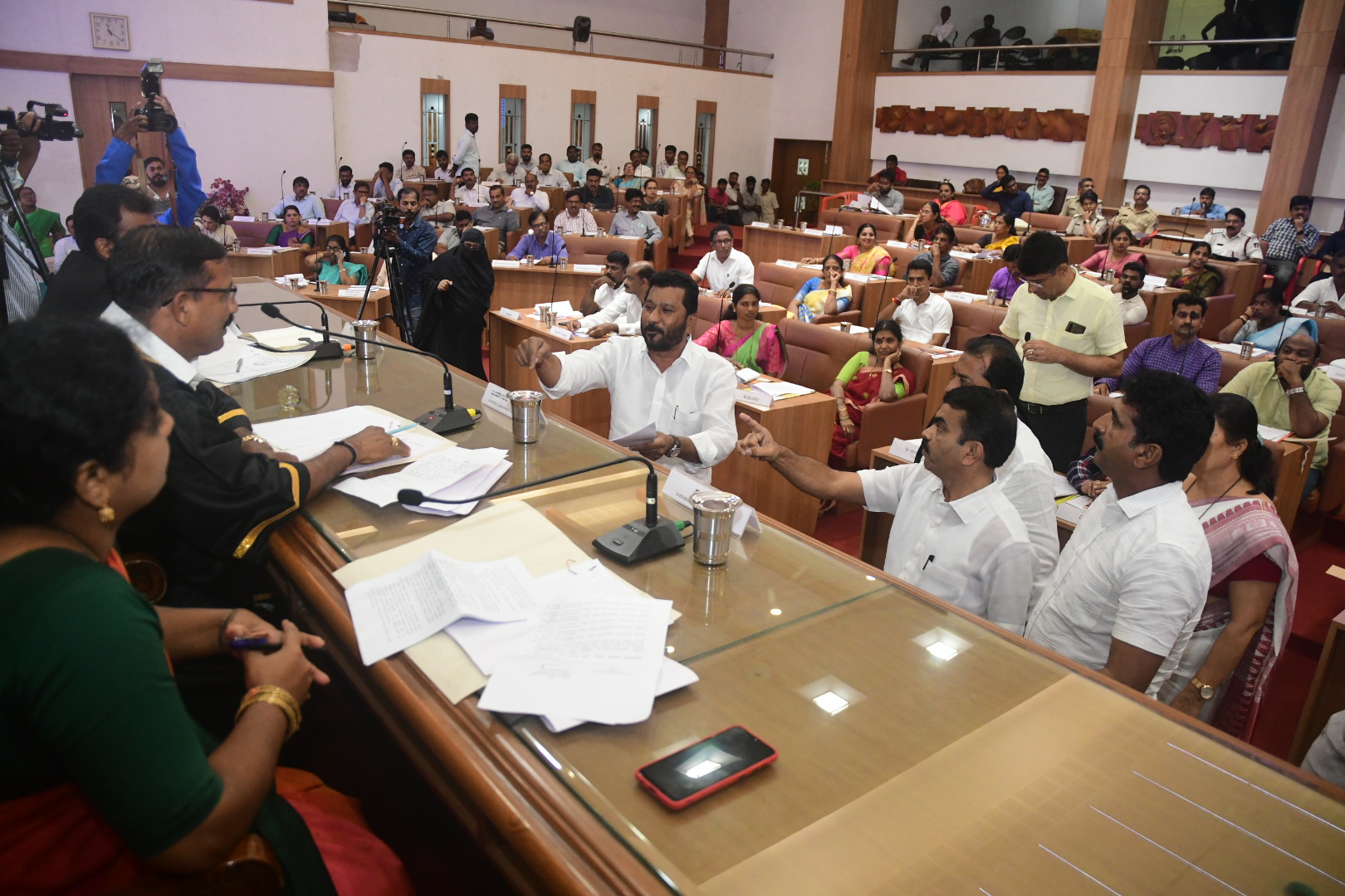 ಸುರತ್ಕಲ್ ಸರ್ಕಲ್‌ಗೆ ಸಾವರ್ಕರ್ ನಾಮಕರಣ ವಿಚಾರ: ಮನಪಾ ಸಾಮಾನ್ಯ ಸಭೆಯಲ್ಲಿ ಆಡಳಿತ- ವಿಪಕ್ಷದಿಂದ ಗದ್ದಲ