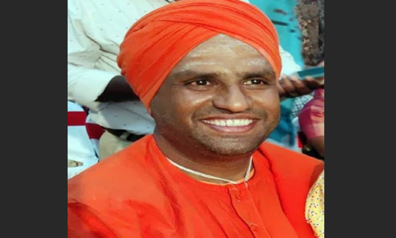 ಬಂಡೆಮಠದ ಬಸವಲಿಂಗ ಸ್ವಾಮೀಜಿ ಆತ್ಮಹತ್ಯೆ ಪ್ರಕರಣ: ಓರ್ವ ಸ್ವಾಮೀಜಿ, ಯುವತಿ ಸಹಿತ ಮೂವರ ಬಂಧನ ಬಂಡೆಮಠದ ಬಸವಲಿಂಗ ಸ್ವಾಮೀಜಿ ಆತ್ಮಹತ್ಯೆ ಪ್ರಕರಣ: ಓರ್ವ ಸ್ವಾಮೀಜಿ, ಯುವತಿ ಸಹಿತ ಮೂವರ ಬಂಧನ