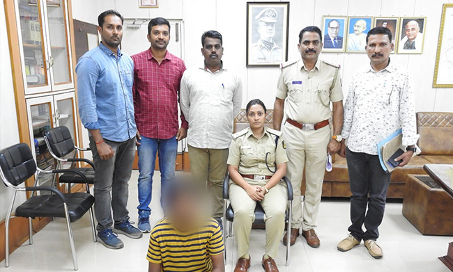 ಚಿಕ್ಕಮಗಳೂರು | ಮೊಬೈಲ್‍ನಲ್ಲೇ ಸಮಸ್ಯೆ ಪರಿಹರಿಸುವುದಾಗಿ ನಂಬಿಸಿ ಮಹಿಳೆಗೆ ವಂಚನೆ ಆರೋಪ: ಜ್ಯೋತಿಷಿ ಬಂಧನ