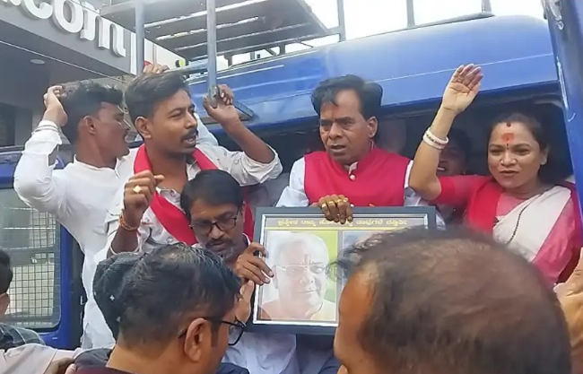 ತೆಲಂಗಾಣ ಮಾದರಿಯಲ್ಲಿ ಪ್ರತ್ಯೇಕ ರಾಜ್ಯ ರಚನೆಗೆ ಆಗ್ರಹಿಸಿ ಕಲಬುರಗಿಯಲ್ಲಿ ಪ್ರತಿಭಟನೆ: ಹಲವರು ವಶಕ್ಕೆ