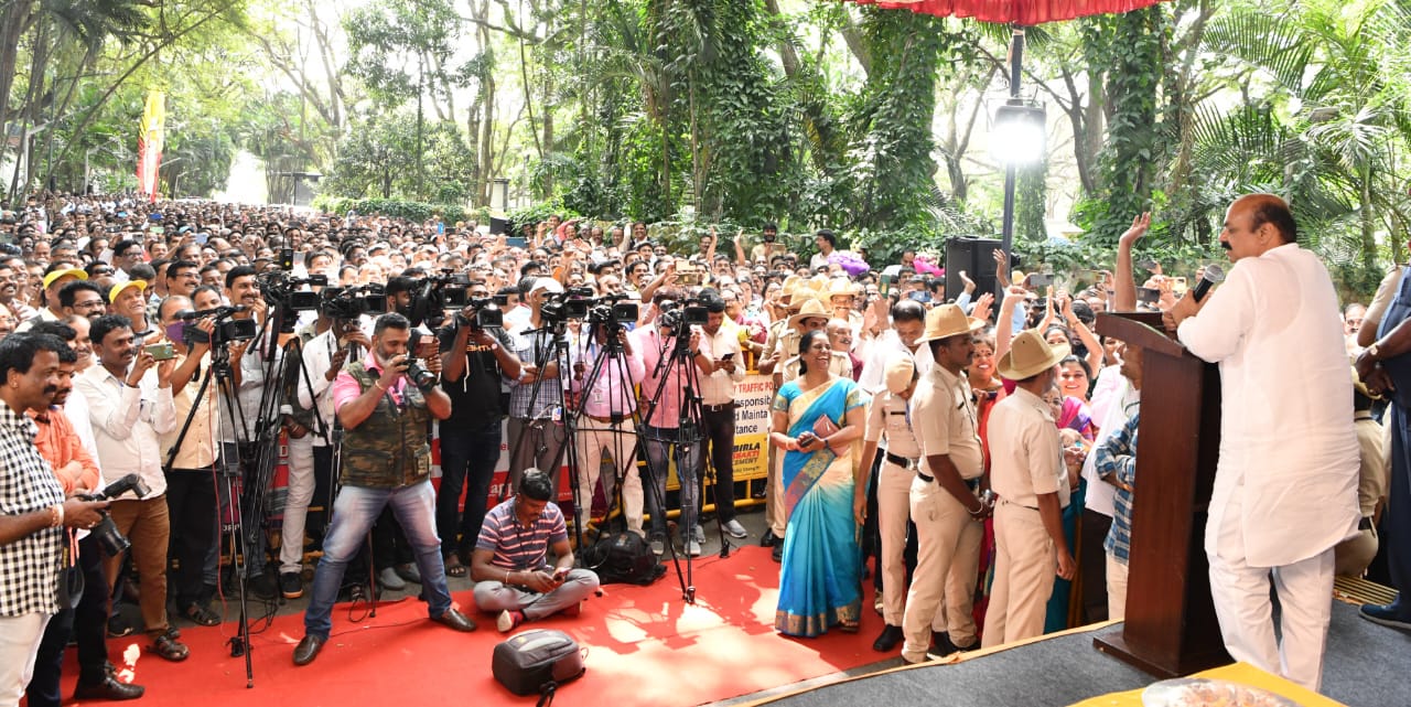 ಪ್ರತಿ ದಿನ ಒಂದು ತಾಸು ಹೆಚ್ಚುವರಿ ಕೆಲಸ ಮಾಡಿ: ಸರಕಾರಿ ನೌಕರರಿಗೆ ಸಿಎಂ ಬೊಮ್ಮಾಯಿ ಕರೆ