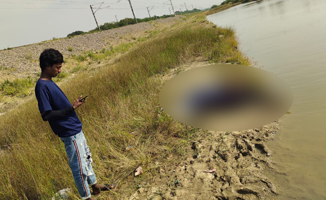 ಕಲಬುರಗಿ: ಹೊಂಡಕ್ಕೆ ಬಿದ್ದು ಬಾಲಕಿ ಸೇರಿ ಇಬ್ಬರು ಮೃತ್ಯು ಕಲಬುರಗಿ: ಹೊಂಡಕ್ಕೆ ಬಿದ್ದು ಬಾಲಕಿ ಸೇರಿ ಇಬ್ಬರು ಮೃತ್ಯು