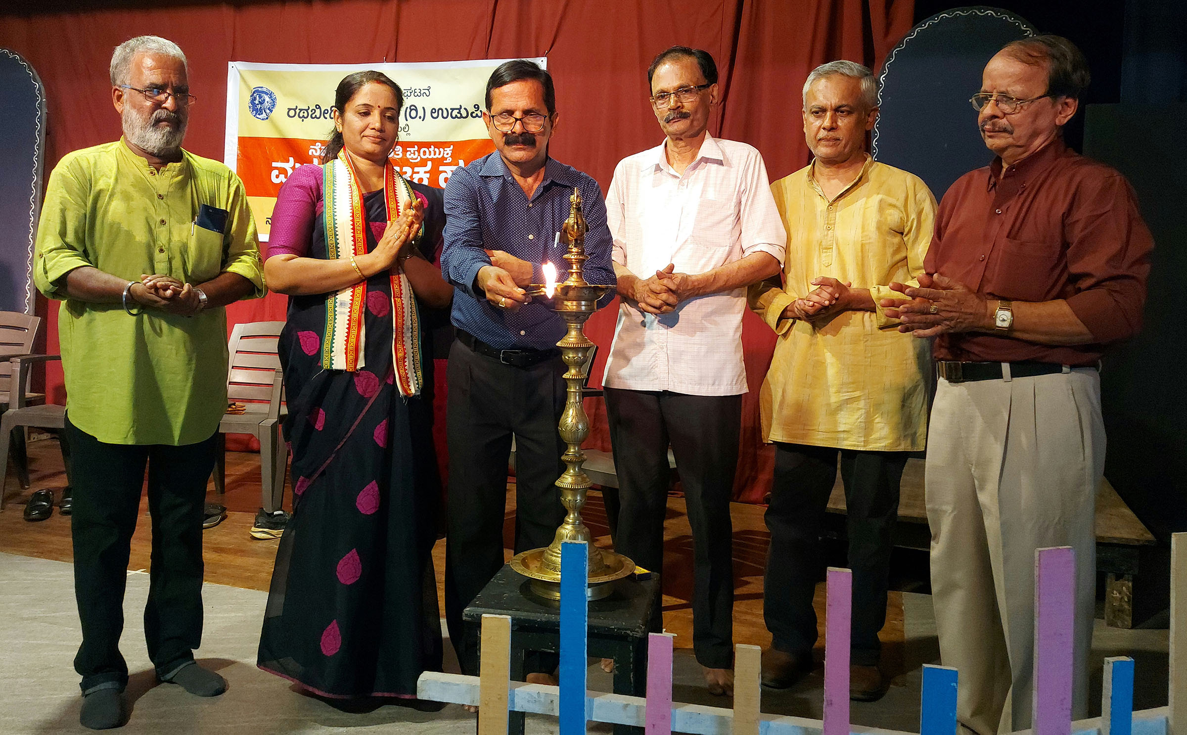 ಕಟ್ಟುಕಥೆಗಳನ್ನು ಕಟ್ಟಿ ನೆಹರು ಚಾರಿತ್ರ್ಯ ಹರಣ ಮಾಡಲಾಗುತ್ತಿದೆ:  ಡಾ.ಗಣನಾಥ ಎಕ್ಕಾರು