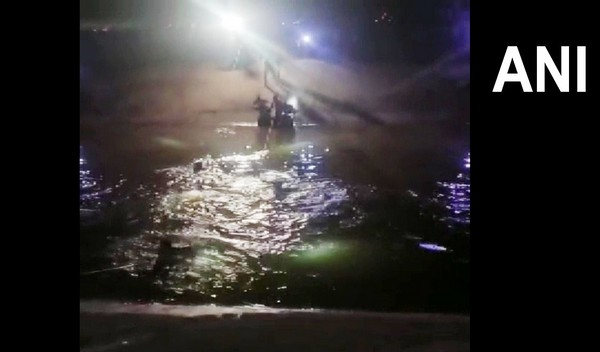 ಮಹಿಳೆಯನ್ನು ರಕ್ಷಿಸಲು ಹೋದ ಒಂದೇ ಕುಟುಂಬದ 5 ಮಂದಿ ಜಲಸಮಾಧಿ ಮಹಿಳೆಯನ್ನು ರಕ್ಷಿಸಲು ಹೋದ ಒಂದೇ ಕುಟುಂಬದ 5 ಮಂದಿ ಜಲಸಮಾಧಿ