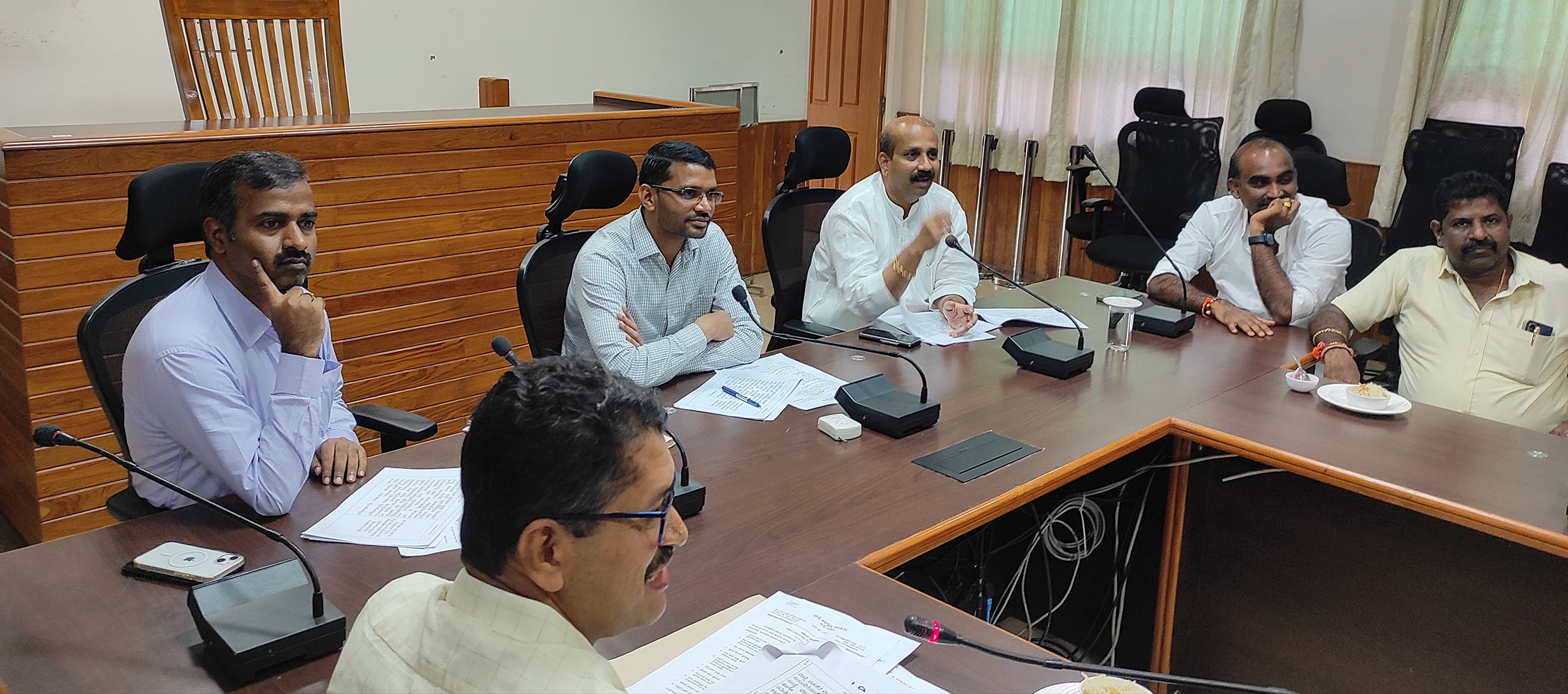 ಮಲ್ಪೆ ಬೀಚ್‌ನಲ್ಲಿ ಪ್ರವಾಸಿಗರ ಸುರಕ್ಷತೆಗೆ ಗರಿಷ್ಠ ಆದ್ಯತೆ ನೀಡಿ: ಜಿಲ್ಲಾಧಿಕಾರಿ ಕೂರ್ಮರಾವ್