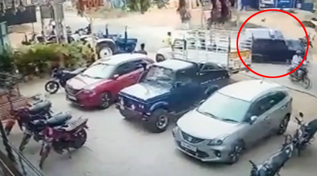 ಸಿಎಂ ಬೊಮ್ಮಾಯಿ ಬೆಂಗಾವಲು ವಾಹನ ಅಪಘಾತ; ಪೊಲೀಸ್ ಸಿಬ್ಬಂದಿಗೆ ಗಾಯ ಸಿಎಂ ಬೊಮ್ಮಾಯಿ ಬೆಂಗಾವಲು ವಾಹನ ಅಪಘಾತ; ಪೊಲೀಸ್ ಸಿಬ್ಬಂದಿಗೆ ಗಾಯ