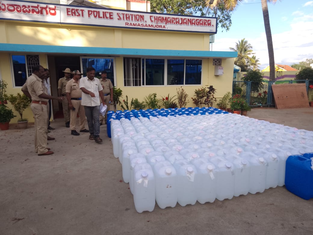 ಚಾಮರಾಜನಗರ: ಅಂತರಾಜ್ಯ ಸ್ಪಿರಿಟ್ ಸಾಗಾಟ ಪತ್ತೆ; ಮೂವರ ಬಂಧನ