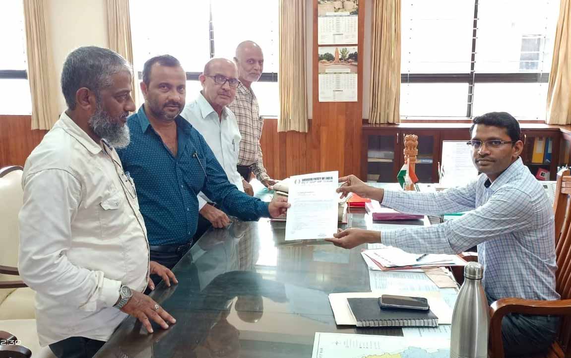 ವಿವಿಧ ಬೇಡಿಕೆ ಈಡೇರಿಕೆಗೆ ಆಗ್ರಹಿಸಿ ವೆಲ್ಫೇರ್ ಪಾರ್ಟಿ ಉಡುಪಿ ಡಿಸಿಗೆ ಮನವಿ