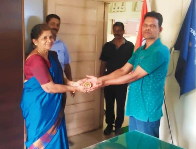 ಚಿನ್ನಾಭರಣ ಮರಳಿಸಿ ಪ್ರಾಮಾಣಿಕತೆ ಮೆರೆದ ರಿಕ್ಷಾ ಚಾಲಕ