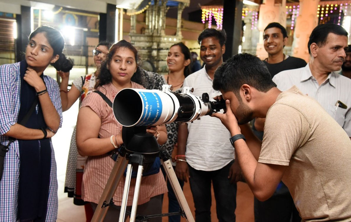 ಕುಂಜಾರುಗಿರಿಯಲ್ಲಿ ಚಂದ್ರಗ್ರಹಣ ವೀಕ್ಷಣೆ
