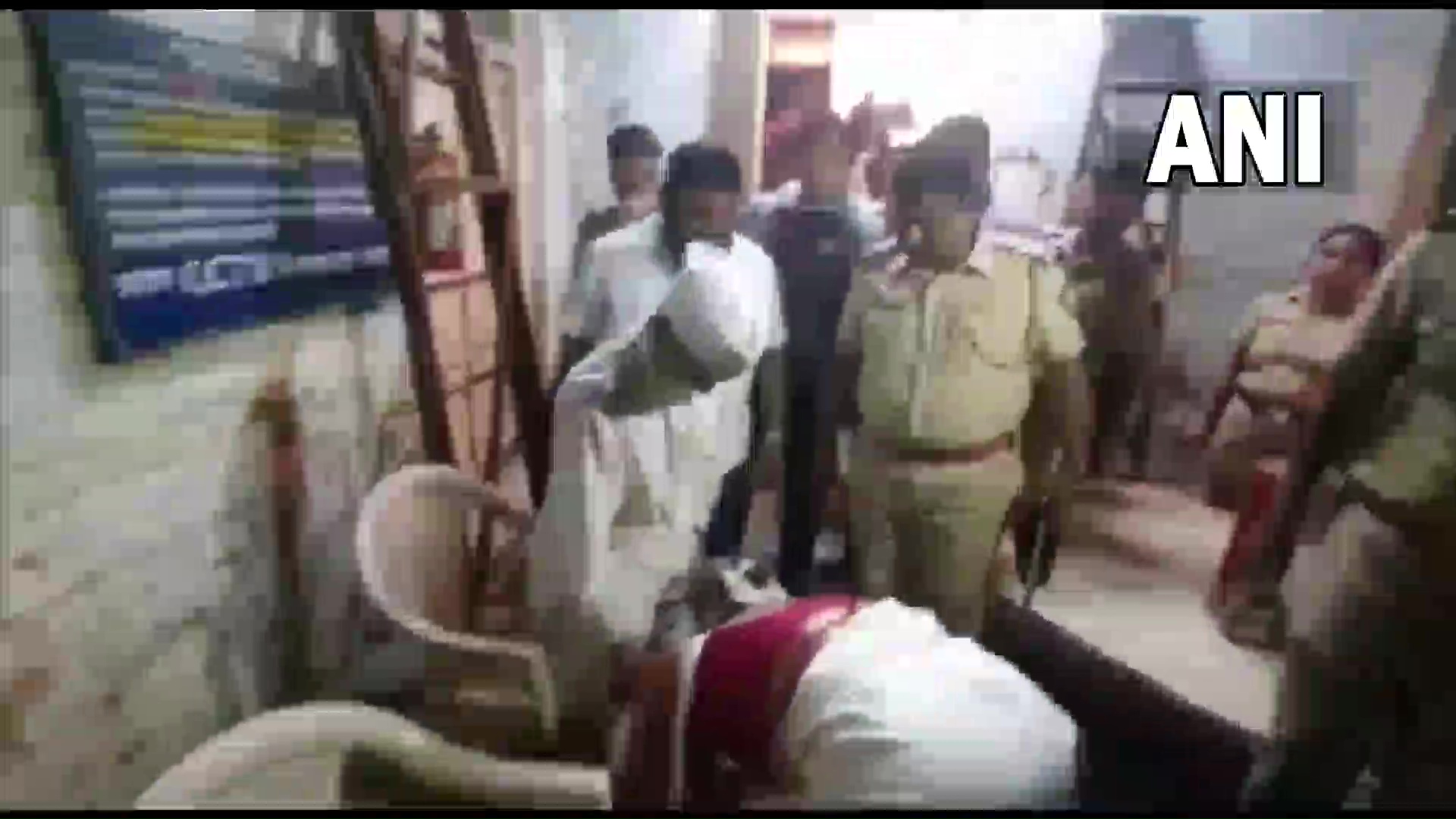 ವಿವಾದಿತ ಬಲಪಂಥೀಯ ನಾಯಕ ಸಂಭಾಜಿ ಭಿಡೆ ಕಾಲಿಗೆ ನಮಸ್ಕರಿಸಿದ ಸುಧಾಮೂರ್ತಿ!