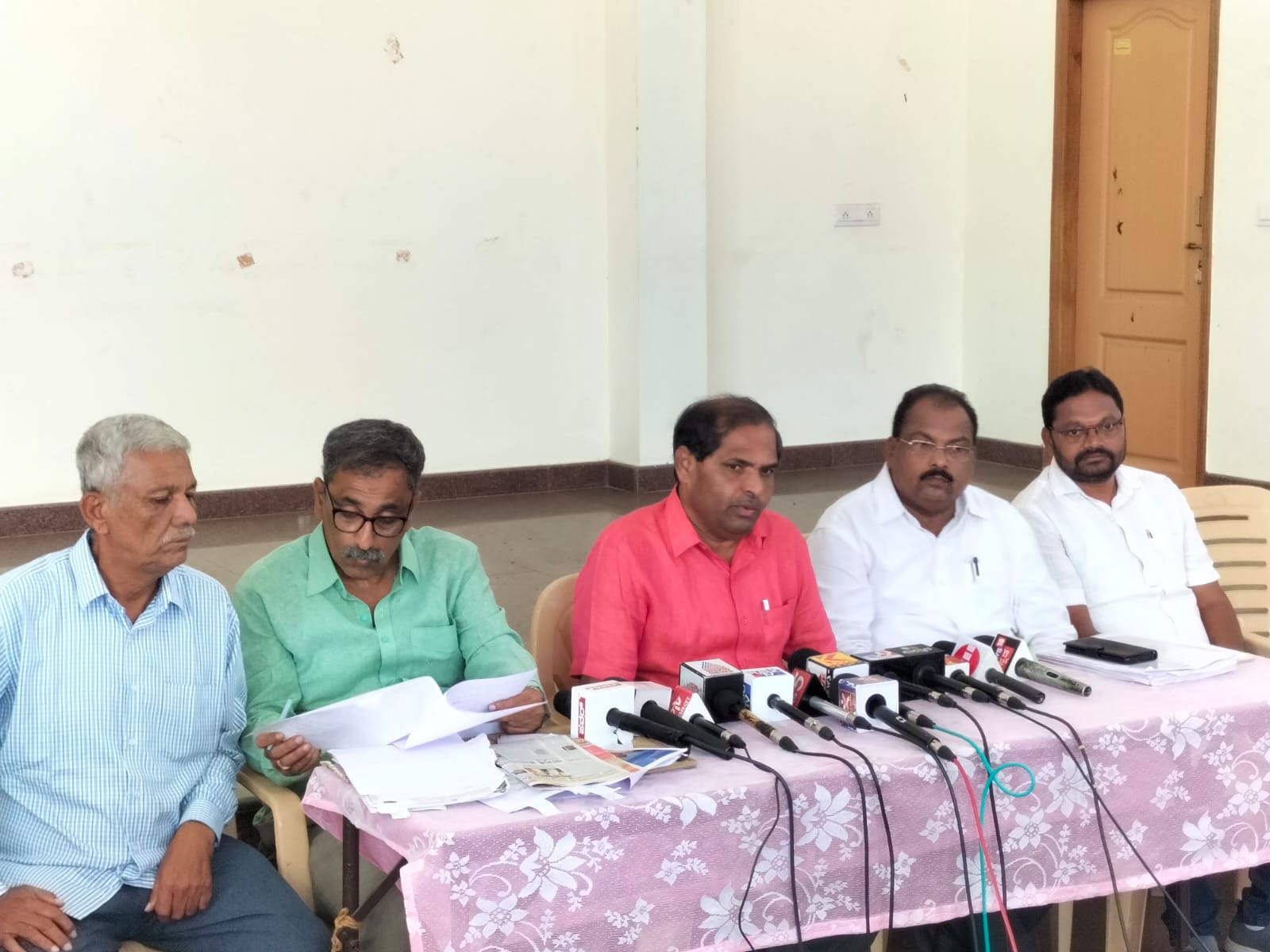 ಹಕ್ಕುಪತ್ರ ಕೊಟ್ಟು ಈಗ ಡಿನೋಟಿಫಿಕೇಷನ್ ಸರಿಯಿಲ್ಲ ಅಂದ್ರೆ ಹೇಗೆ: ಸಂಸದ ರಾಘವೇಂದ್ರಗೆ ಬಿ.ಎ ರಮೇಶ್ ಹೆಗಡೆ ಪ್ರಶ್ನೆ