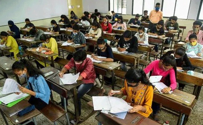 ಆನರ್ಸ್ ಪದವಿಗೆ ನಾಲ್ಕು ವರ್ಷಗಳ ಪದವಿ ಕೋರ್ಸ್ ಕಡ್ಡಾಯಗೊಳಿಸಲಿರುವ ಯುಜಿಸಿ