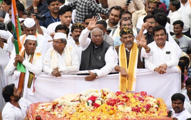 ಒಗ್ಗಟ್ಟಿನಿಂದ ಕೆಲಸ ಮಾಡಿ ಕಾಂಗ್ರೆಸ್ ಅಧಿಕಾರಕ್ಕೆ ತನ್ನಿ: ಮಲ್ಲಿಕಾರ್ಜುನ ಖರ್ಗೆ