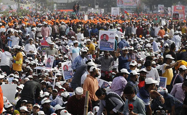 ಬಾಂಗ್ಲಾ: ಚುನಾವಣೆಗೆ ಆಗ್ರಹಿಸಿ ಬೃಹತ್ ಪ್ರತಿಭಟನೆ