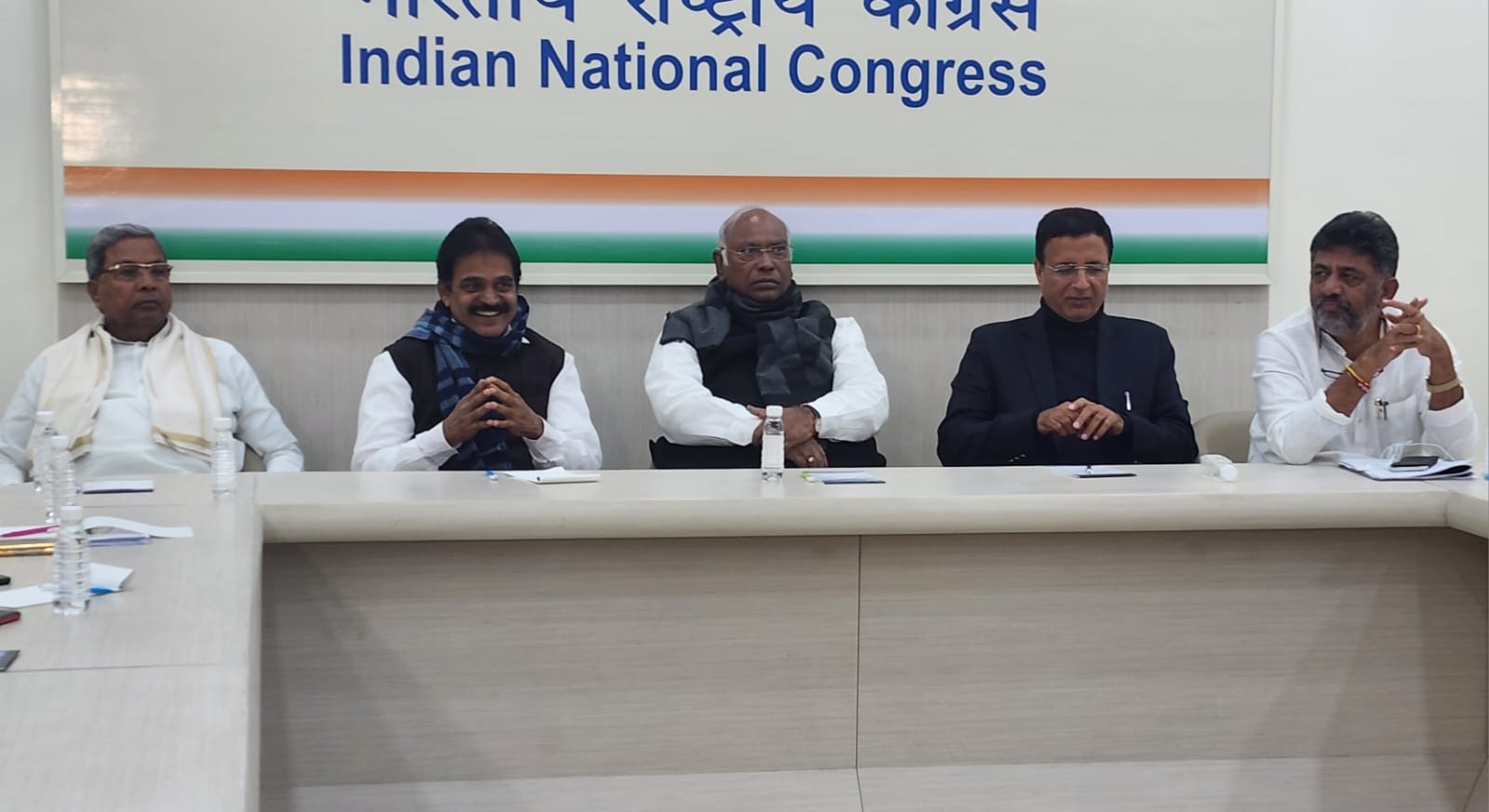 ಕರ್ನಾಟಕ ವಿಧಾನಸಭೆ ಚುನಾವಣೆ: ದೆಹಲಿಯಲ್ಲಿ ಕಾಂಗ್ರೆಸ್ ನಾಯಕರ ಸಭೆ