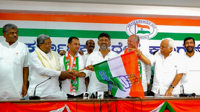 ಬಿಜೆಪಿ ತೊರೆದು ಕಾಂಗ್ರೆಸ್ ಸೇರಿದ ಮಾಜಿ ಶಾಸಕ ವಿ.ಎಸ್ ಪಾಟೀಲ್, ಶ್ರೀನಿವಾಸ್