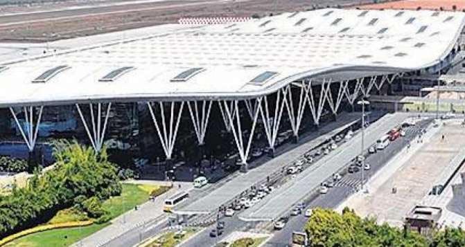 ಕೆಂಪೇಗೌಡ ವಿಮಾನ ನಿಲ್ದಾಣಕ್ಕೆ ಹುಸಿ ಬಾಂಬ್ ಬೆದರಿಕೆ ಕರೆ; ಆರೋಪಿ ಪತ್ತೆಗೆ ಪೊಲೀಸರ ಶೋಧ