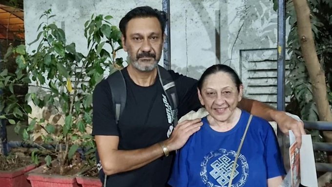 ನಾನು ಜೀವಂತವಾಗಿದ್ದೇನೆ: ತನ್ನನ್ನು ಪುತ್ರ ಹತ್ಯೆಗೈದಿದ್ದಾನೆಂಬ ವದಂತಿಗೆ ನಟಿ ವೀಣಾ ಕಪೂರ್ ಸ್ಪಷ್ಟನೆ