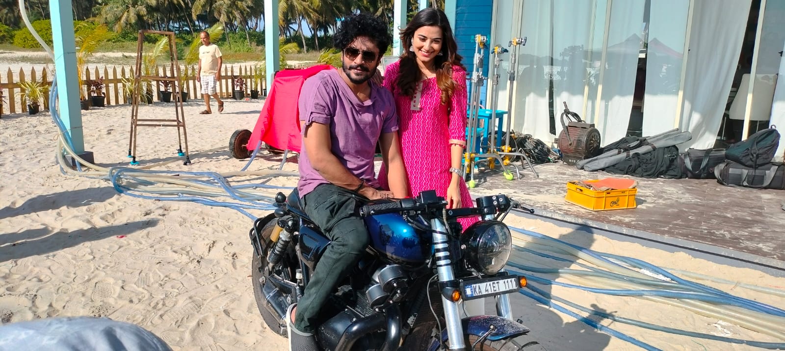 ಪಡುಕೆರೆ ಕಡಲ ಕಿನಾರೆಯಲ್ಲಿ ‘ಲವ್ ಲೀ’ ಚಿತ್ರೀಕರಣ: ವಶಿಷ್ಠ ಸಿಂಹ- ಸ್ಟೆಫಿ ಪಟೇಲ್ ನಾಯಕ ನಾಯಕಿಯರು