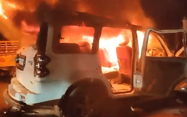 ಆಂಧ್ರ: ಟಿಡಿಪಿ, ವೈಎಸ್‌ಆರ್‌ಸಿಪಿ ಕಾರ್ಯಕರ್ತರ ನಡುವೆ ಘರ್ಷಣೆ; ವಾಹನ, ಮನೆಗಳಿಗೆ ಬೆಂಕಿ