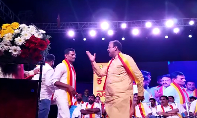 ಮಂಡ್ಯ: ವೇದಿಕೆಯಲ್ಲಿ ಜೆಡಿಎಸ್ ಮುಖಂಡ -ಸಚಿವ ನಾರಾಯಣಗೌಡ ನಡುವೆ ವಾಗ್ವಾದ